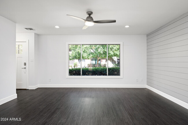 Building Photo - 6063 N Granite Reef Rd