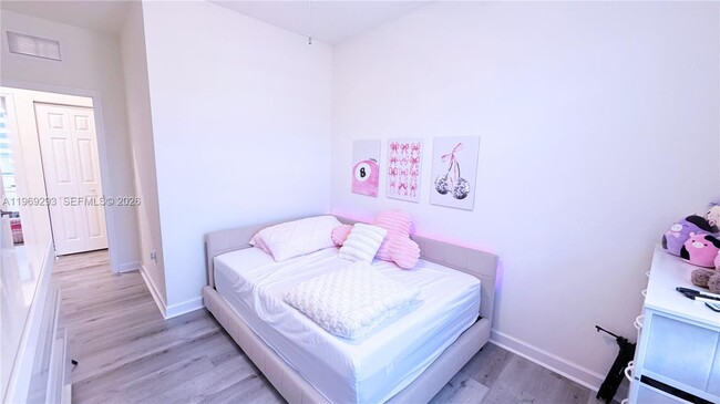 Building Photo - 3264 W 100th Terrace