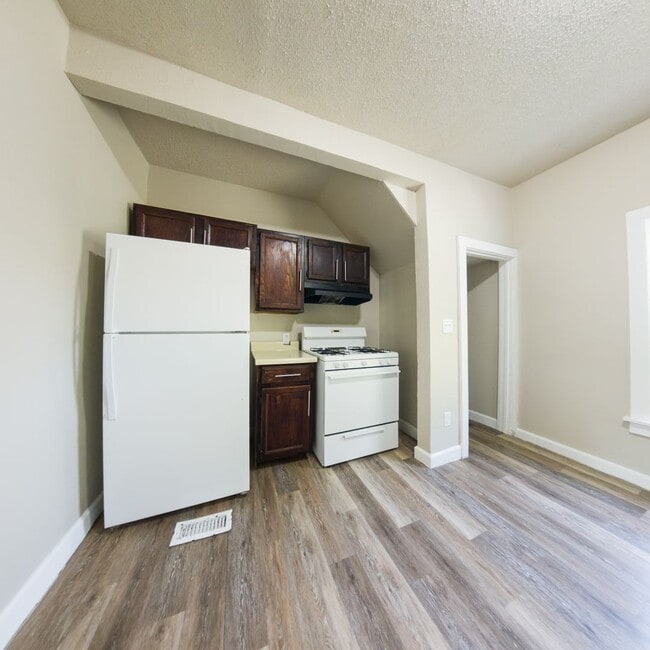 Building Photo - Updated 3 Bedroom 1,800 SQFT Home for Rent