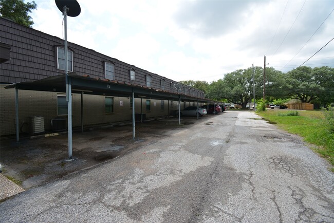 Building Photo - 1526 East Ave