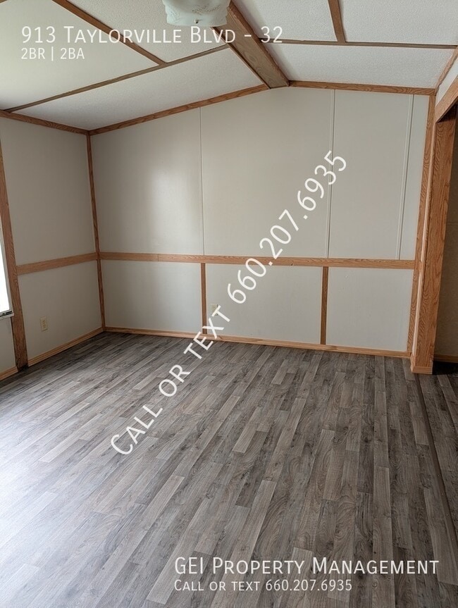 Building Photo - 913 N Taylorville Blvd