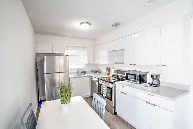 Building Photo - 470 SW 7th St