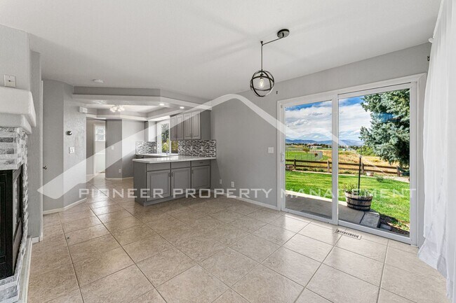 Building Photo - Stunning Home with Washer/Dryer and Central AC