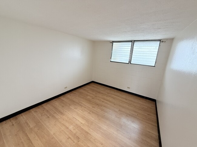 Building Photo - 2211 Ala Wai Blvd