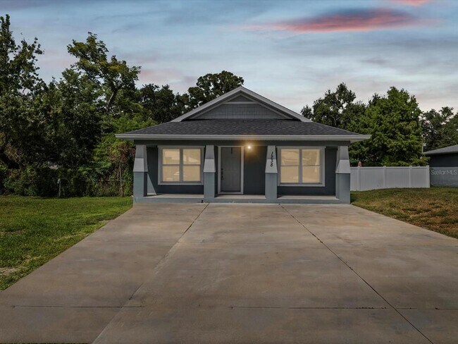 Building Photo - 1238 Vista Way