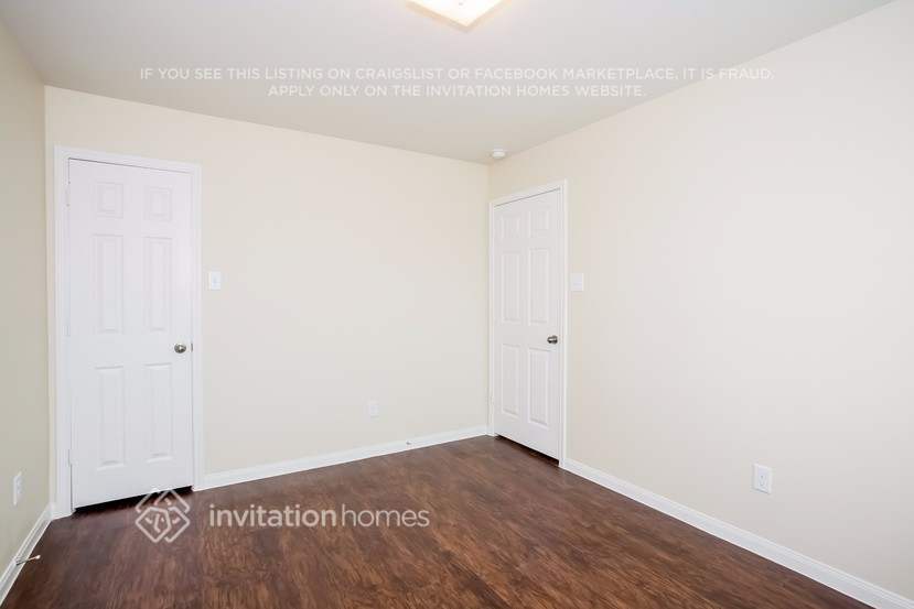 Building Photo - 11407 La Perla Dr