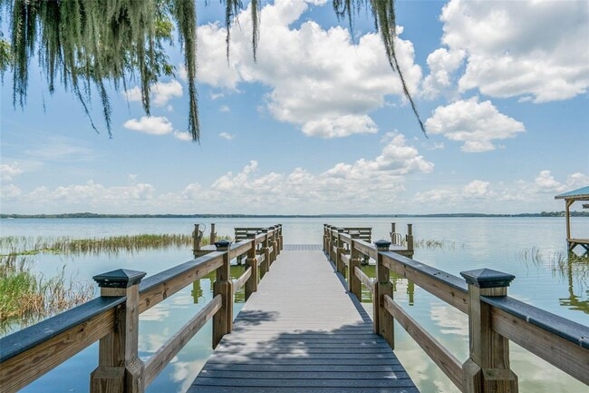 Building Photo - Stunning Custom Rental in Gated 55+ Royal ...