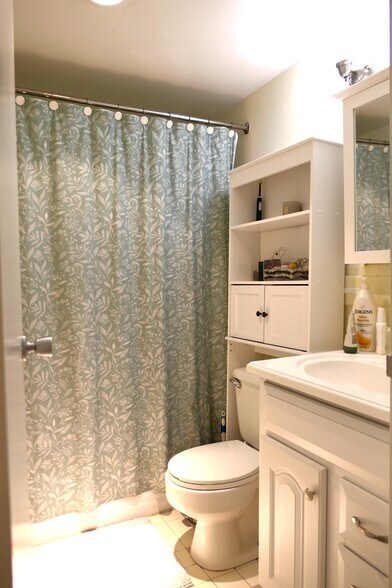 Building Photo - 6631 Wakefield Dr