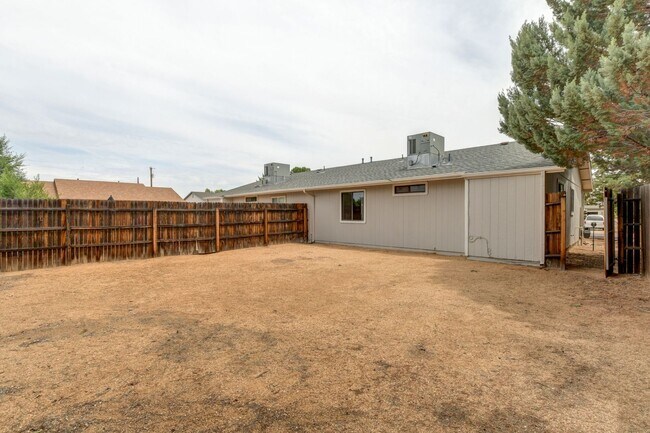 Building Photo - 6284 N Buckboard Dr
