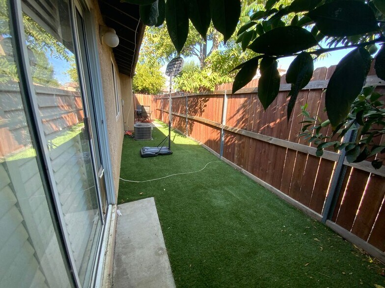 Building Photo - 610 Parkview Dr