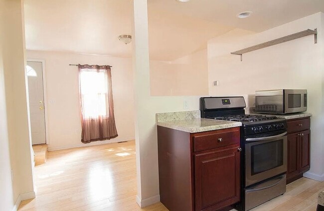 Building Photo - 45 Sterling St