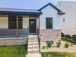 Building Photo - 1613 Belclare Rd