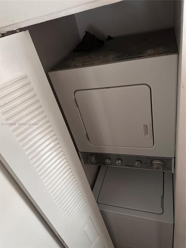 Building Photo - 9502 SW 140th Ct