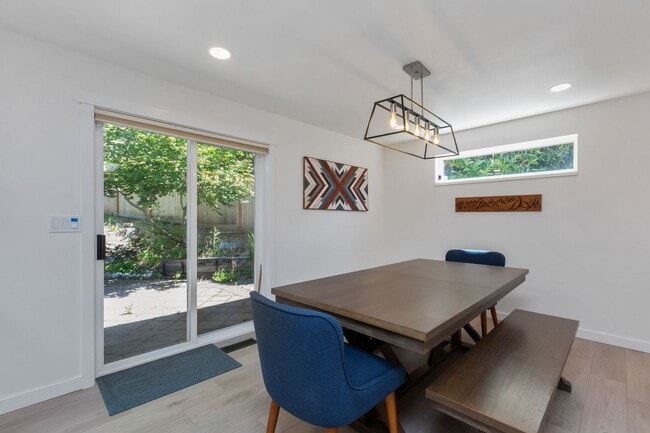 Building Photo - Beautiful 4 Bedroom Home in Richmond