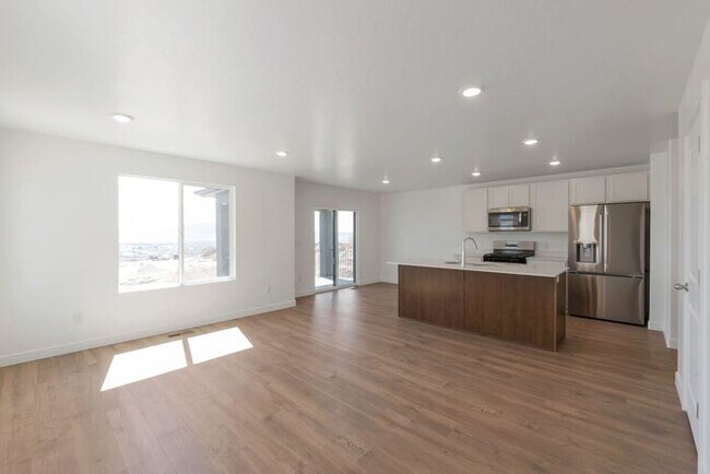 Building Photo - BRAND NEW LUXURY ROW END TOWNHOUSE W 2 CAR GARAGE