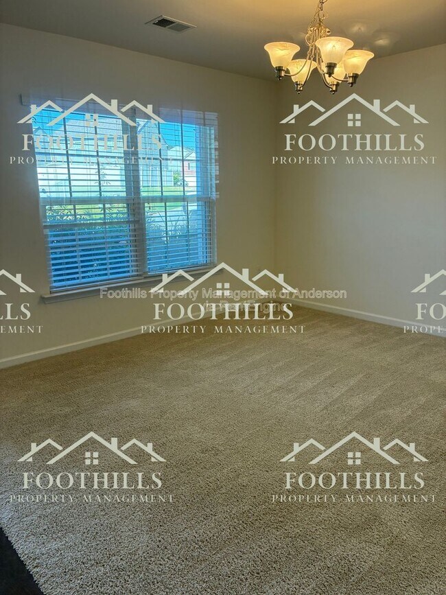 Building Photo - 31 Ravencrest Dr