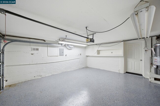 Building Photo - 102 Hillcrest Dr