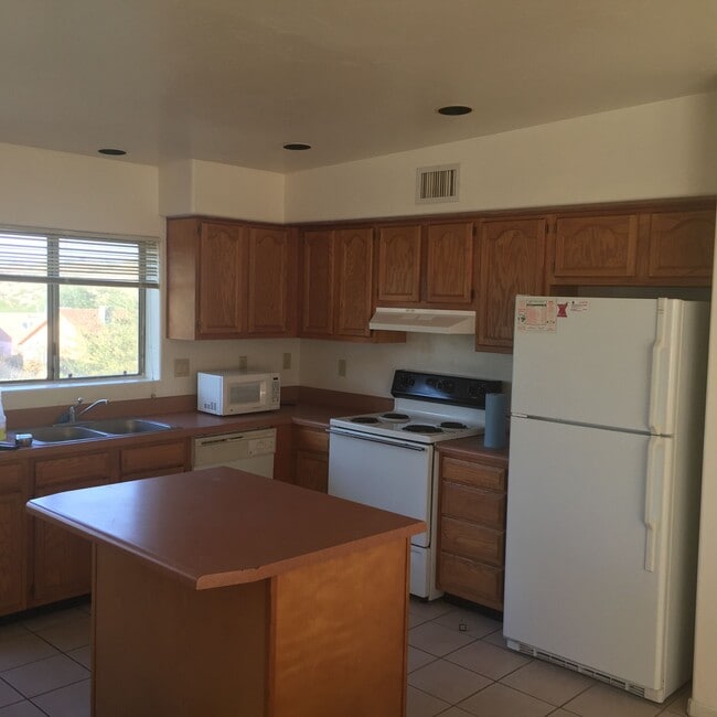 Building Photo - 2536 N Corinthian Garden Dr