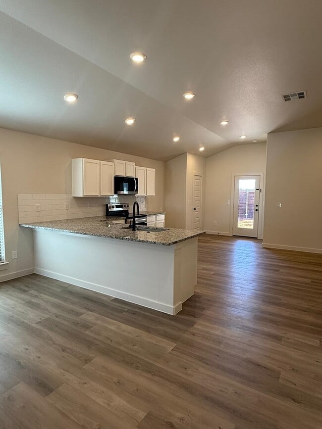 Building Photo - 6309 Poppy Dr