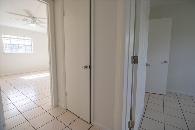 Building Photo - 1505 SW 2nd St