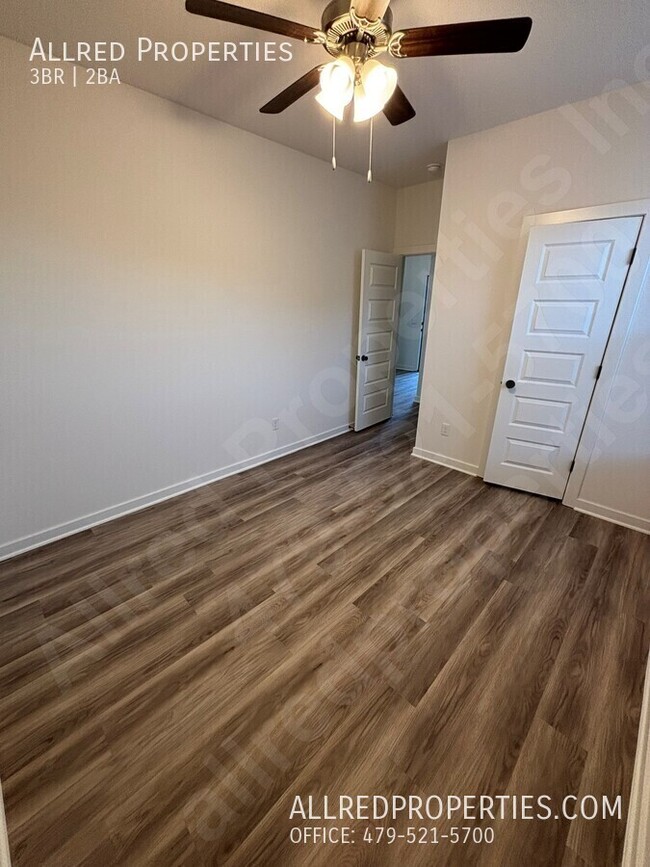 Building Photo - $500 OFF 1ST FULL MONTH"S RENT!!  Gorgeous...