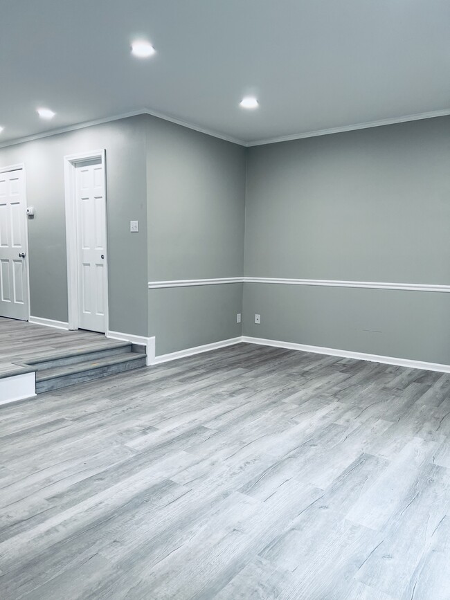 Building Photo - 516 Brent Rd