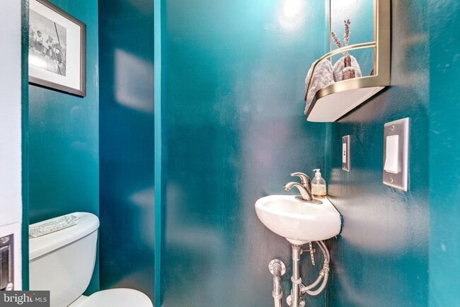 Building Photo - 602 14th Pl NE