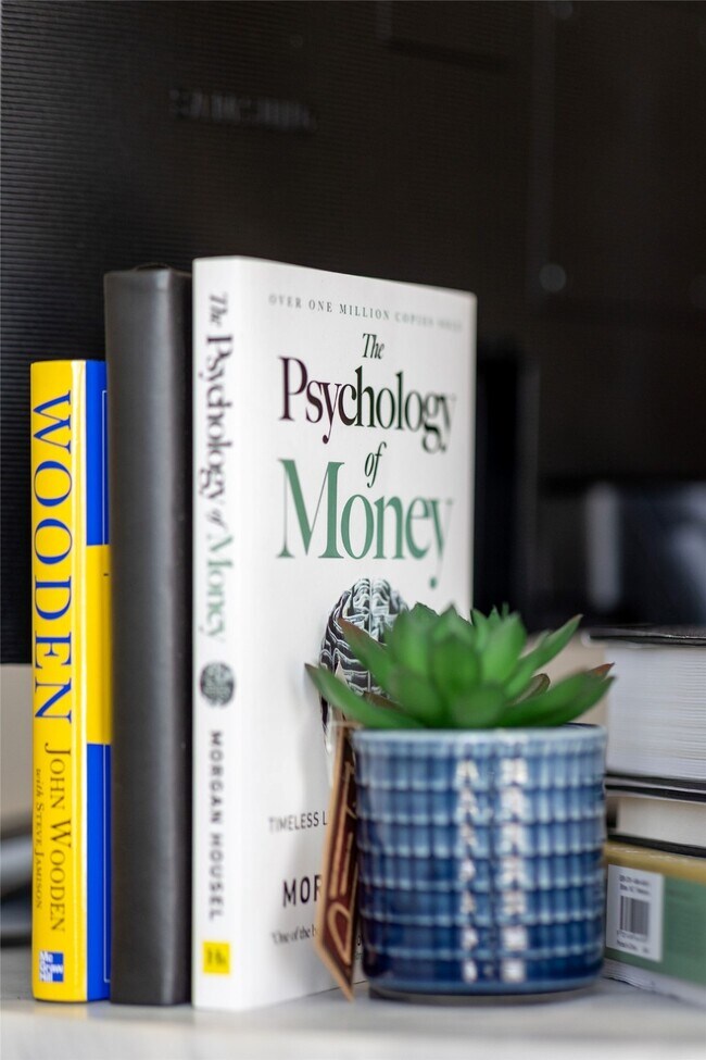 Building Photo - 10332 Rainbow Cove Ln