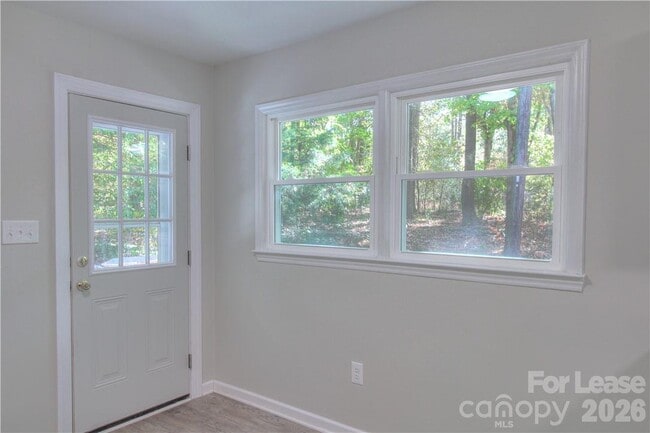 Building Photo - 1300 Sharon Dr