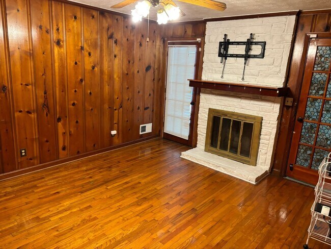 Building Photo - Welcome to this 1,692 sq ft Columbus, GA home offering 3 bedrooms and 1.5 bathrooms