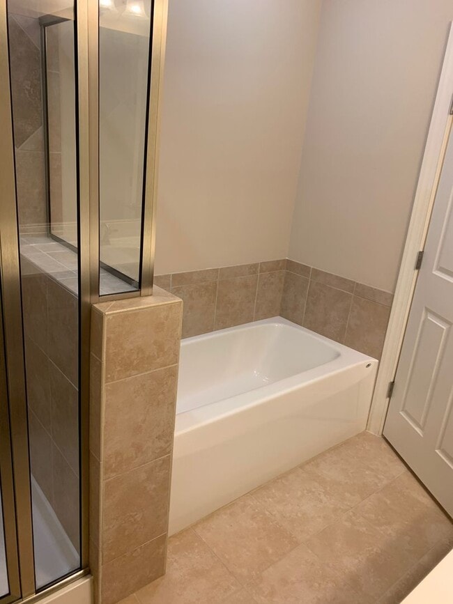 Building Photo - AMAZING UNIT IN ANDERSON CREEK