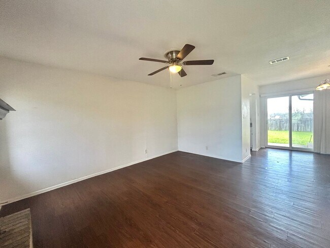 Building Photo - 3BR Home with Fireplace, Hardwood Floors & Large Backyard