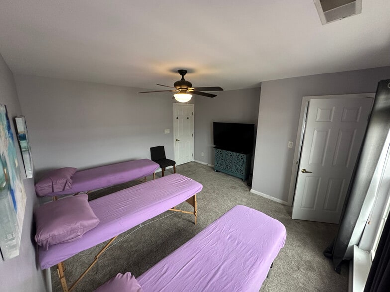 Building Photo - 4036 Holly Villa Cir