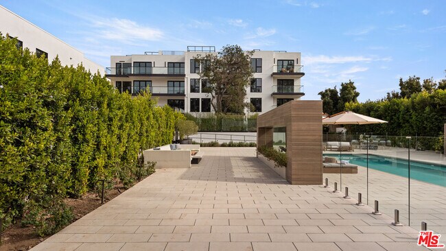 Building Photo - 505 S Barrington Ave