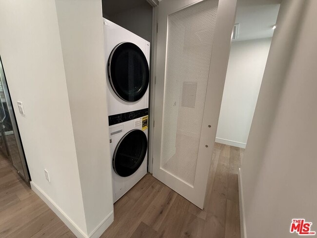 Building Photo - 505 S Barrington Ave