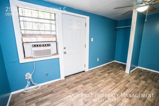 Building Photo - Private 1-Bedroom Studio Near Downtown Tam...