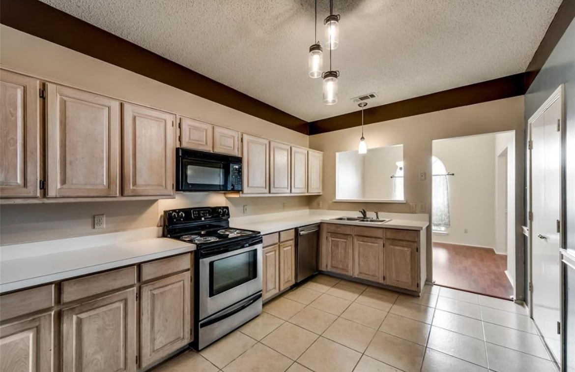 Building Photo - 807 Burr Oak Dr