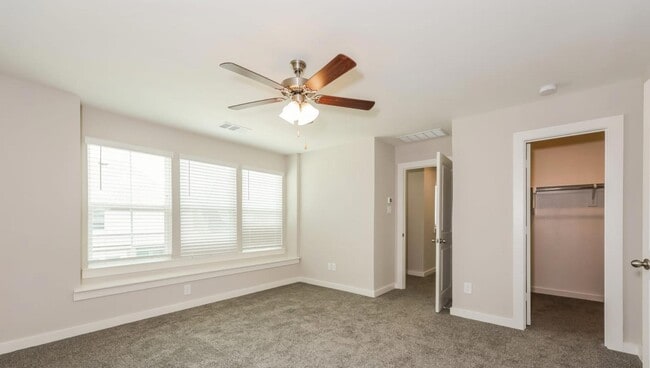 Building Photo - AVAILABLE NOW