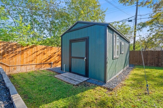 Building Photo - 8801 Redfield Ln