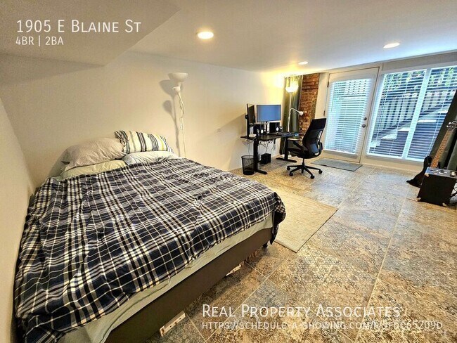 Building Photo - 1905 E Blaine St