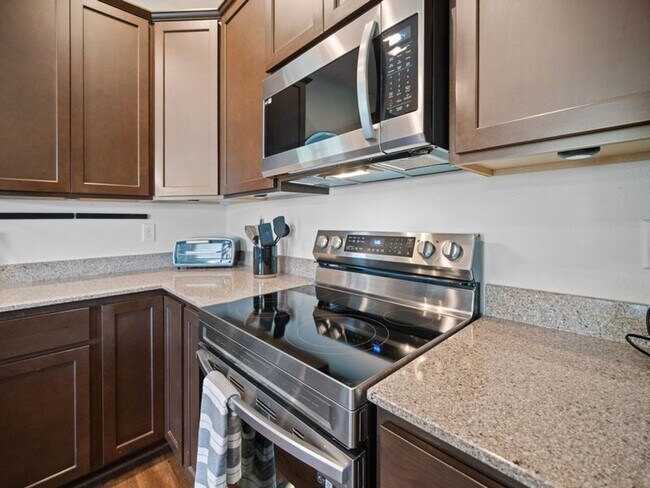 Building Photo - Desirable Kendall Yards Townhouse – Modern Living Near Downtown Spokane (Furnished)