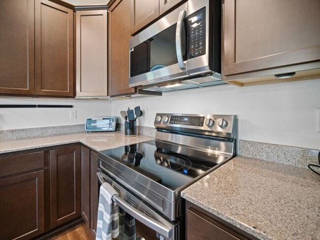 Building Photo - Desirable Kendall Yards Townhouse – Modern...