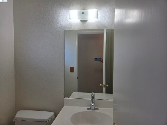 Building Photo - 7596 Silvertree Ln