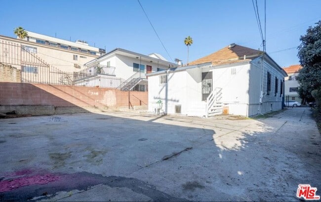 Building Photo - 955 S Ardmore Ave