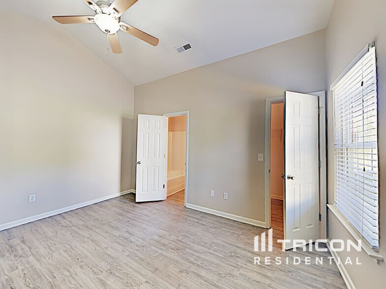 Building Photo - 1517 Crandon Dr