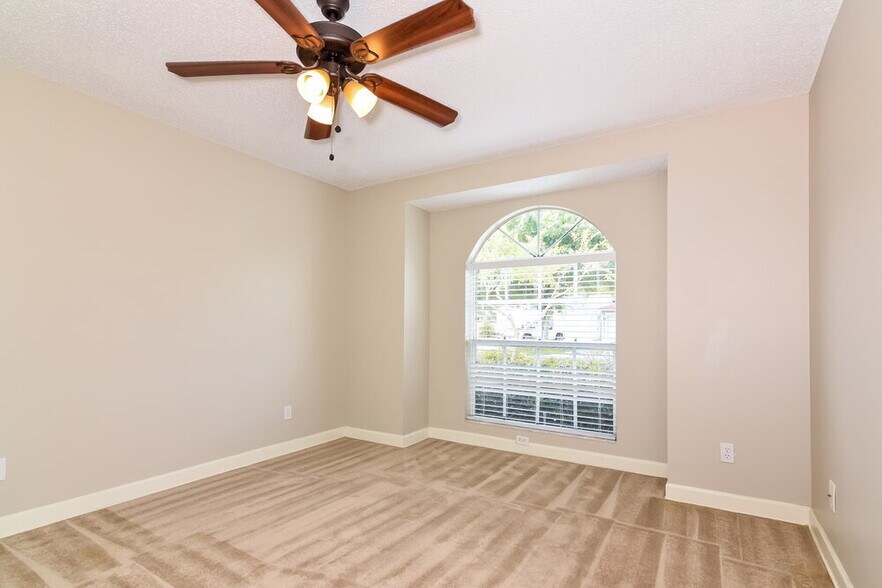Building Photo - 4328 Venice Dr