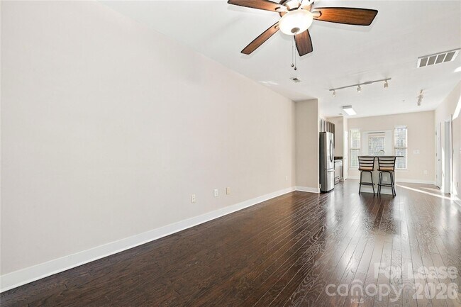 Building Photo - 732 Seigle Point Dr