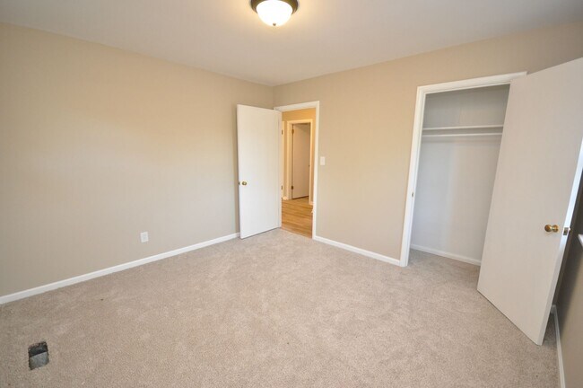 Building Photo - House in Benton City Limits