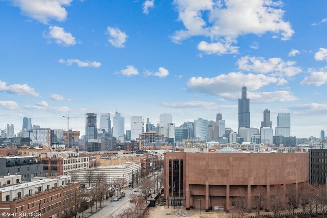 Building Photo - 6 S Laflin St