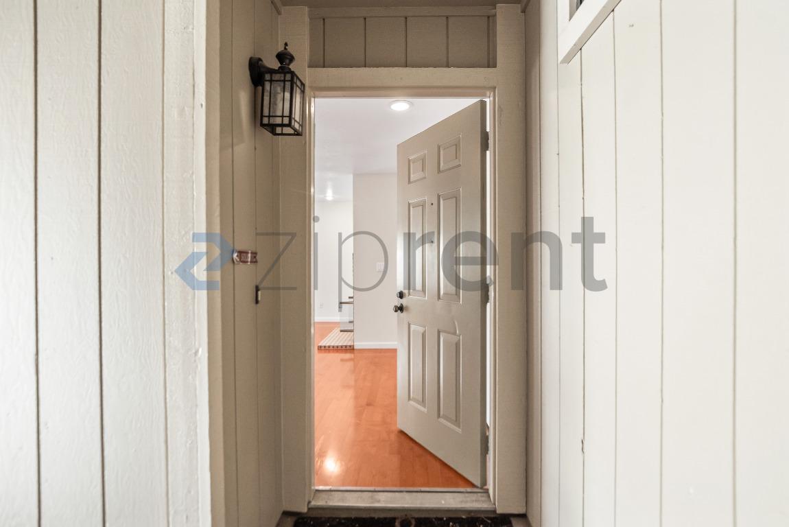 Building Photo - Unit